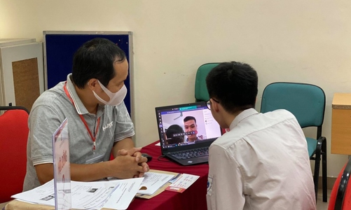 Đại học Bách khoa Hà Nội phỏng vấn online thí sinh xét tuyển tài năng