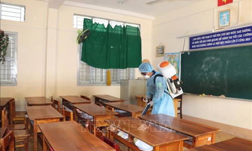 Cà Mau, Long An: Học sinh dừng đến trường để phòng chống dịch Covid-19