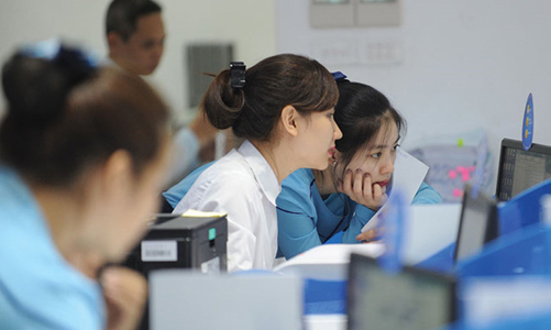 Thấy gì từ việc nhân viên ngân hàng lừa tiền khách hàng?