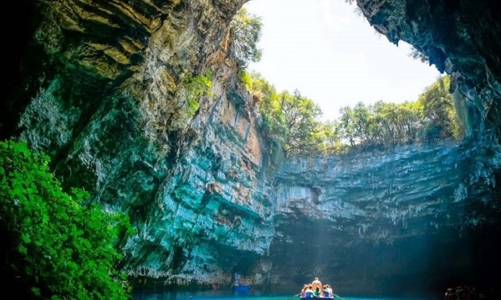 Quảng Bình: Tạm dừng hoạt động hàng loạt điểm du lịch nổi tiếng