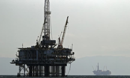 Giá dầu sụt 3,5% vì Covid bùng phát ở châu Á