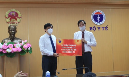 Bộ Y tế tiếp nhận hỗ trợ 160 tỷ đồng và 4 triệu liều vaccine cho Quỹ mua vaccine phòng Covid-19