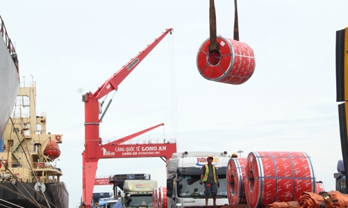 Thân gái dặm trường, gây dựng cơ nghiệp 