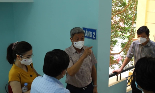 Lấy mẫu test nhanh thí điểm cho 200 công nhân tại Bắc Giang