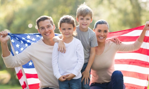 Khảo sát bất ngờ: Người Mỹ càng già càng giàu?