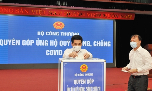 Bộ Công Thương quyên góp được 500 triệu đồng ủng hộ Quỹ phòng, chống Covid-19