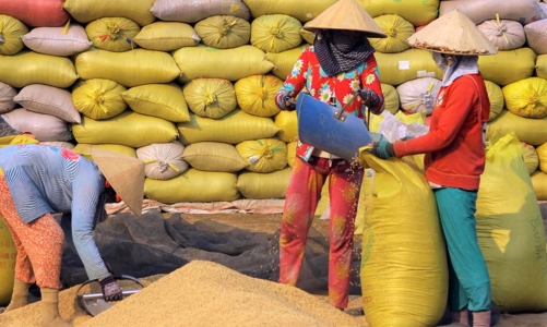 HSBC: Thế giới sẽ tiếp tục thiếu hụt nguồn cung do dịch bệnh tại châu Á tái phát