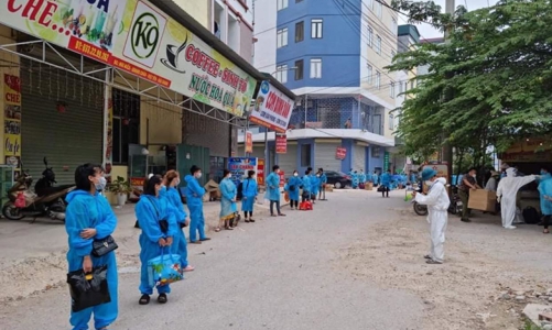Bắc Giang chuyển gần 7.000 công nhân khỏi “điểm nóng” Núi Hiểu
