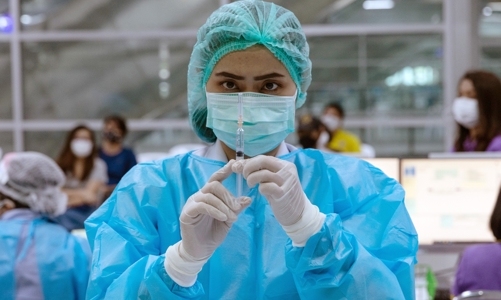 Thái Lan tăng tốc độ tiêm chủng gấp 5 lần để cứu ngành du lịch