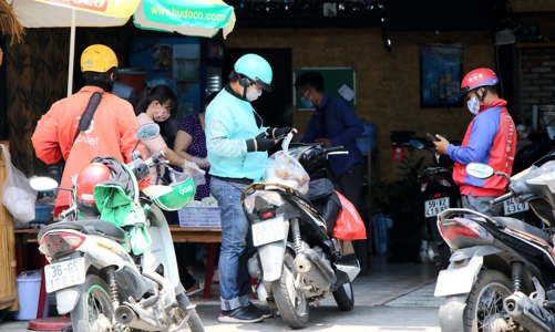 Xe công nghệ chạy đua giao hàng