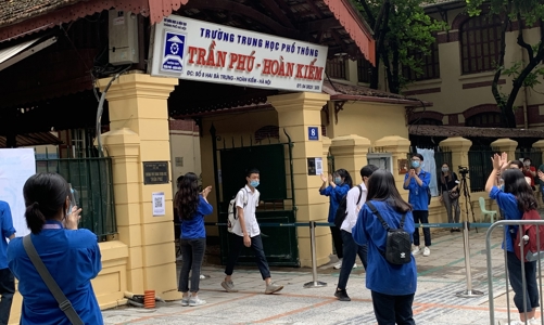 Thí sinh Hà Nội kết thúc kỳ thi vào lớp 10 công lập không chuyên