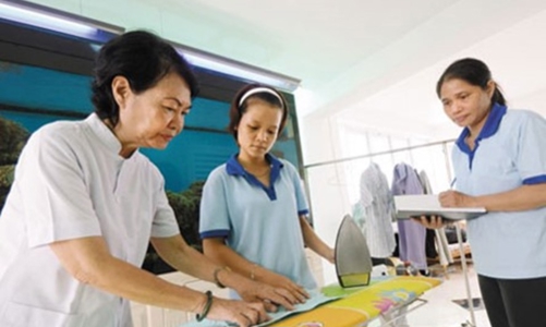 Tiền lương lao động giúp việc gia đình đã giảm hơn 26% vì Covid-19 