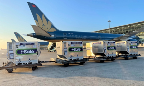 Vietnam Airlines vận chuyển hoả tốc1 triệu liều vaccine đến TP.HCM