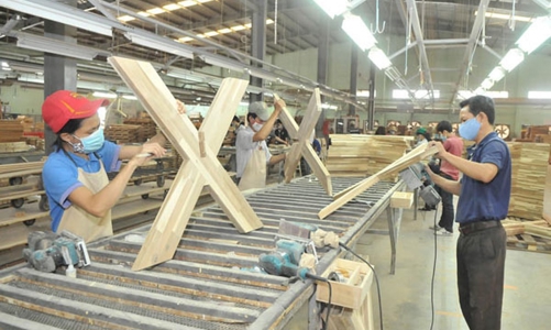 Ngành gỗ chưa biết sống sao giữa “siết” và “nới”