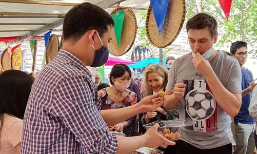 Không chỉ ở Hà Lan, người tiêu dùng Pháp cũng hào hứng với vải thiều Việt Nam