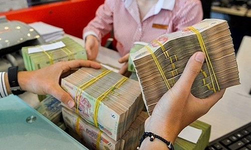 Nới room tín dụng cho ngân hàng, lãi suất có thể tăng?