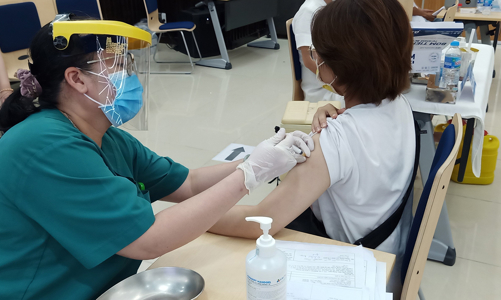 Triển khai phần mềm đăng ký tiêm vaccine cho gần 12.000 lao động tại khu phần mềm Quang Trung