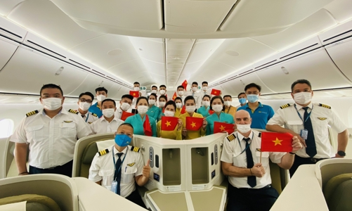 Chuyến bay hồi hương từ Hoa Kỳ đầu tiên năm 2021 đưa 240 người Việt về nước an toàn