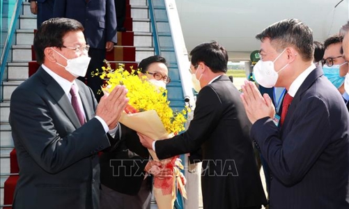 Tổng Bí thư, Chủ tịch Lào đến Hà Nội, bắt đầu thăm hữu nghị chính thức Việt Nam