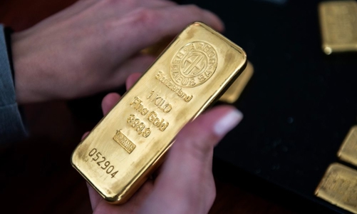 Vàng tụt giá sáng đầu tuần, USD tự do tăng mạnh