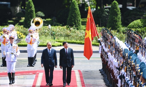 Chủ tịch nước Nguyễn Xuân Phúc chủ trì đón Tổng Bí thư, Chủ tịch Lào