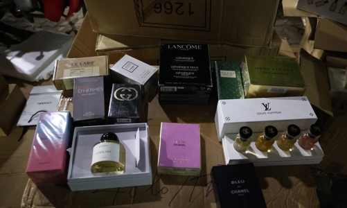 Thu giữ kho nước hoa 