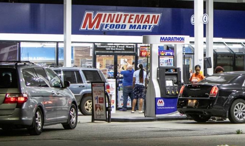 Giá xăng ở Mỹ cao nhất 7 năm, khiến ông Biden bị chỉ trích