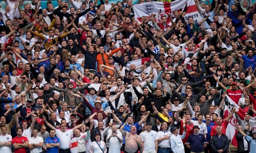 Gỡ bỏ hạn chế phòng dịch, sống chung với Covid-19: Quá sớm, quá nguy hiểm?