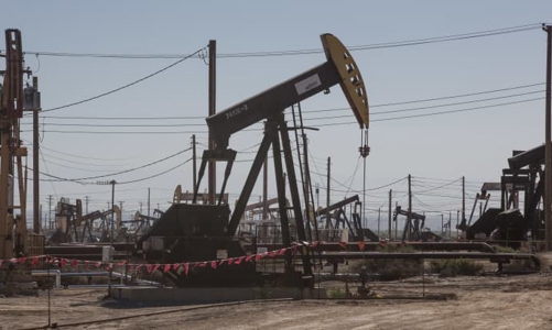 Giá dầu “bốc hơi” 7% vì OPEC+ tăng sản lượng, biến chủng Delta lan rộng