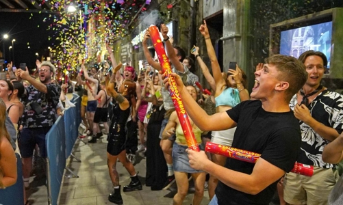 Anh dỡ phong toả giữa lúc số ca nhiễm Covid-19 tại châu Âu vượt 50 triệu