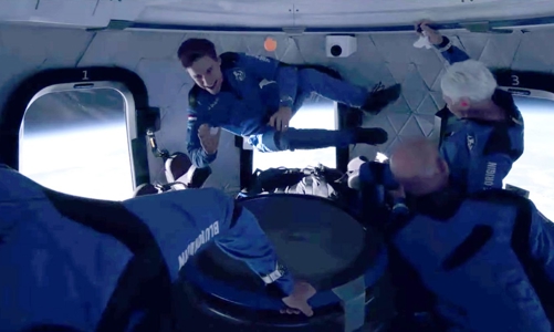 Chùm ảnh chuyến bay lịch sử của tỷ phú Jeff Bezos