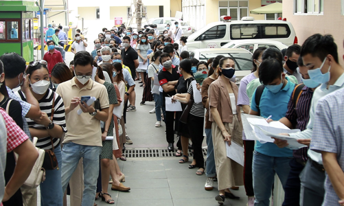Bí thư Thành ủy Hà Nội chỉ đạo tạm dừng điểm tiêm vaccine Covid-19 tại Bệnh viện E  