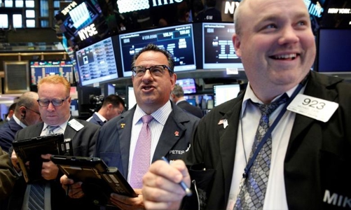 Nasdaq tăng 3 phiên liên tiếp, giá dầu giữ đà tăng mạnh