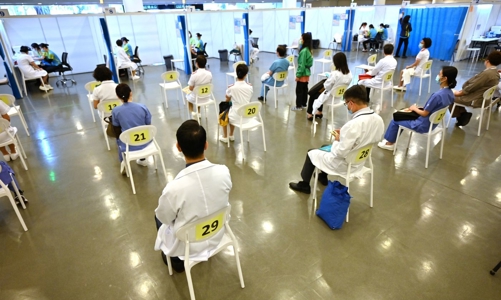 Cơ hội trúng nhà xa xỉ, đồng hồ Rolex khi tiêm vaccine ở Hồng Kông