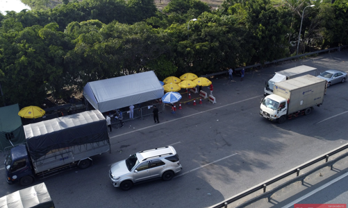 Mở tối đa “luồng xanh”, Hà Nội tháo gỡ cảnh ùn tắc tại các chốt