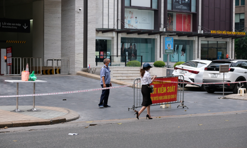 Một bảo vệ nghi nhiễm Covid-19, Hà Nội phong tỏa tạm thời Vincom Center Bà Triệu