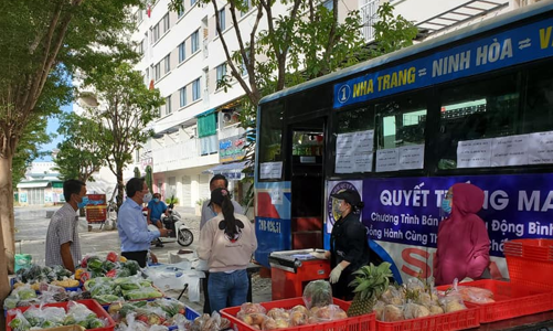 Doanh nghiệp Nha Trang biến xe buýt thành điểm bán thực phẩm 
