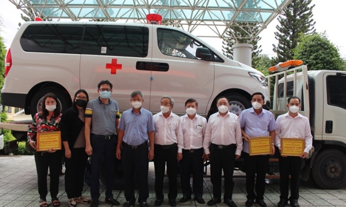 Một doanh nghiệp tặng 3 xe cứu thương để tỉnh Đồng Nai chống dịch