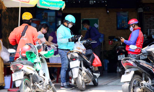 Kiến nghị “ưu tiên mức cao” về tiêm vaccine Covid-19 cho shipper