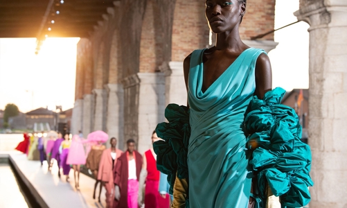 Valentino Couture Thu Đông 2021: cảm nhận những sắc màu