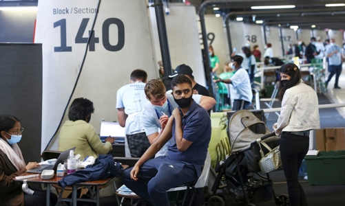 Nghiên cứu của Anh: Miễn dịch từ vaccine Covid-19 giảm dần theo thời gian