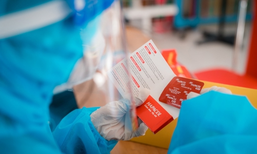 Dược Hậu Giang hỗ trợ người dân Tp.HCM sau tiêm vaccine