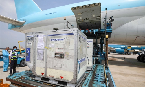 Thêm gần 600.000 liều vaccine Covid-19 AstraZeneca về Việt Nam