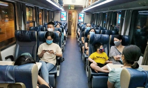 Đề xuất dỡ bỏ giãn cách chỗ ngồi trên tàu, thông luồng xanh đường sắt