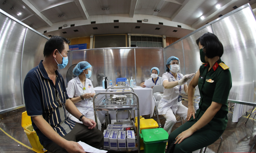 Chiến dịch vaccine: Huy động tổng lực để triển khai thần tốc