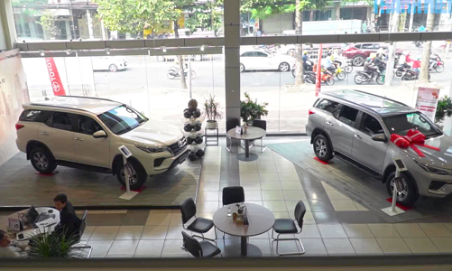 Sức mua ô tô lao dốc không phanh