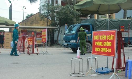 Hà Nội: Người vào - ra chốt kiểm dịch Covid-19 phải quét mã QR