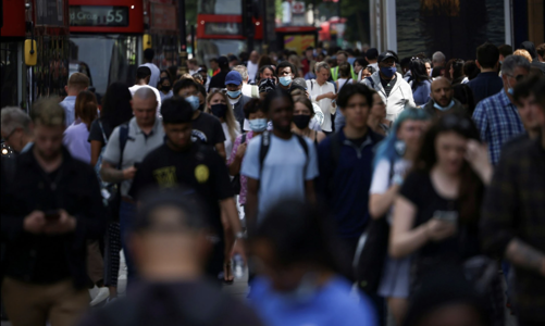 Nhờ tiêm chủng, số ca tử vong do Covid ở Anh giảm mạnh