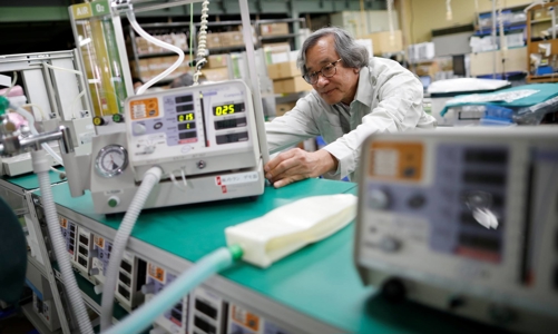 Doanh nhân sáng chế ra máy trợ thở MV20 lại tiếp tục làm khẩu trang diệt virus