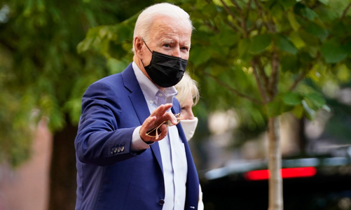 Tỷ lệ ủng hộ ông Biden sụt giảm vì vấn đề Afghanistan và Covid-19